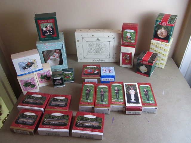 lot 44 image: Large Lot of NIB Christmas Ornaments