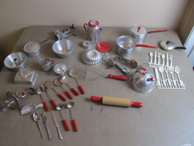 Sold at Auction: Lot of Vintage Kitchen Utensils