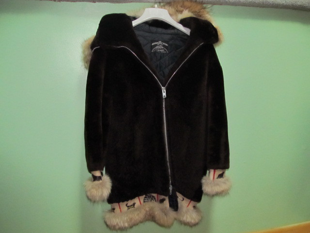lot 51 image: AWESOME Vintage Alaskan Fur Factory Parka