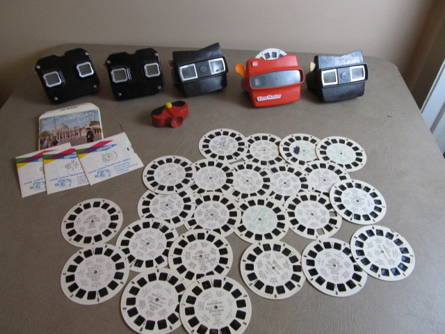 lot 53 image: Large Lot of Vintage VIEW-MASTERS & Reels