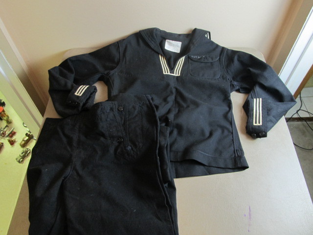 lot 55 image: Orig WW2 Navy Uniform