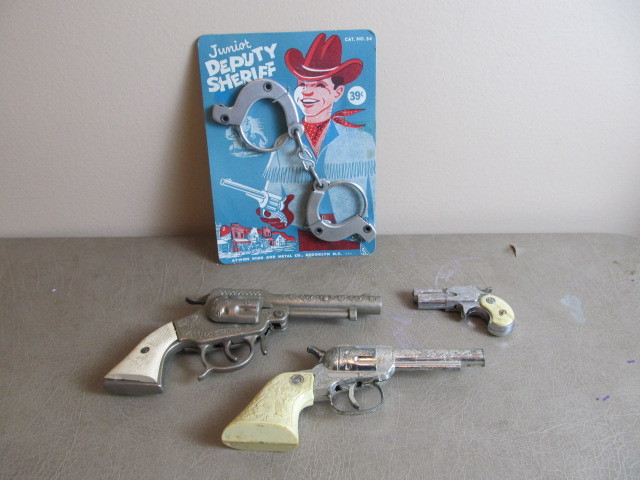 lot 59 image: Vintage Cap Guns & Handcuffs