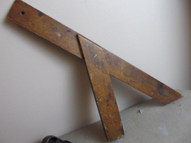 lot 3 image: Antique Wooden Measuring Tools & Plane