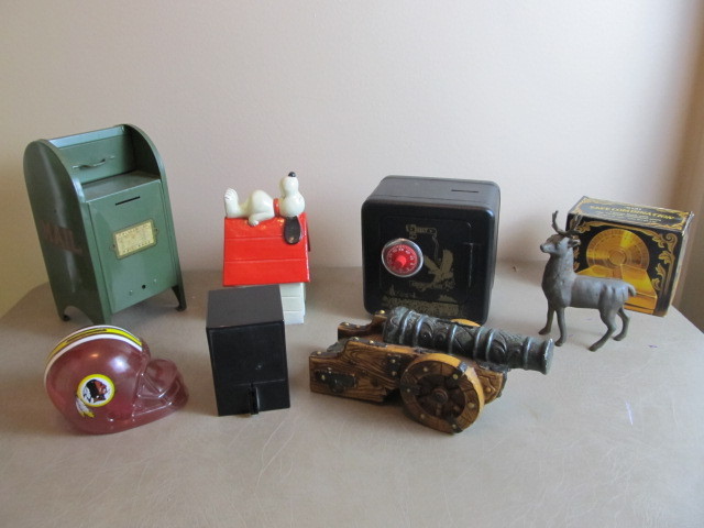 lot 62 image: Nice Lot of Vintage Banks