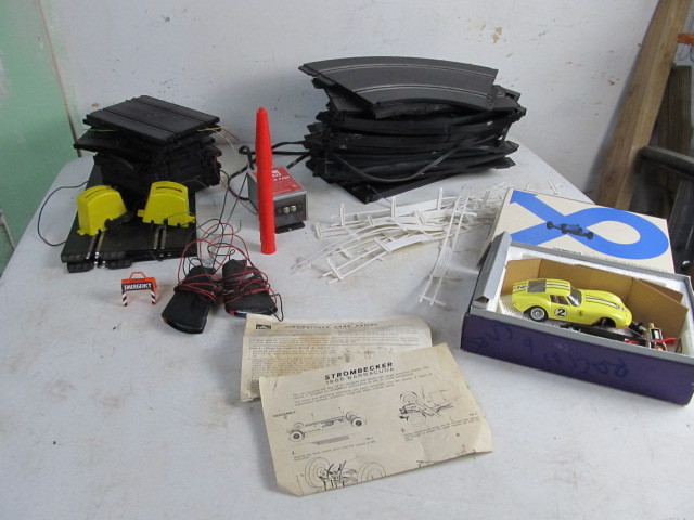 lot 83 image: Strombecker Slot Car & Track