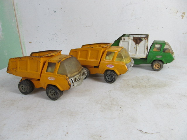 lot 88 image: 3 Vintage TONKA Dump Trucks