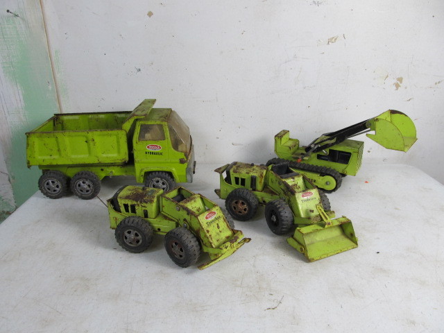 lot 89 image: Vintage Green Metal Tonka Vehicles