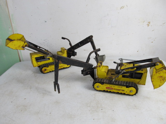 lot 91 image: Pair of Vintage TONKA Trenchers