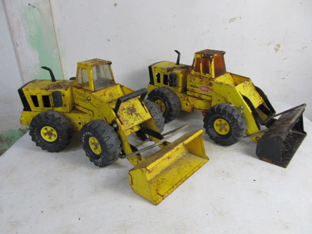 lot 92 image: Vintage Mighty TONKA Loaders