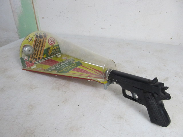 lot 99 image: Vintage MARX Arcade Shooting Game