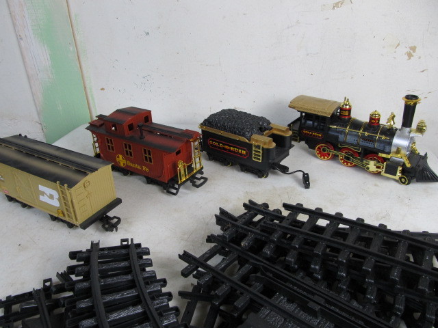 lot 103 image: Vintage NEW BRIGHT Train Set wTrack