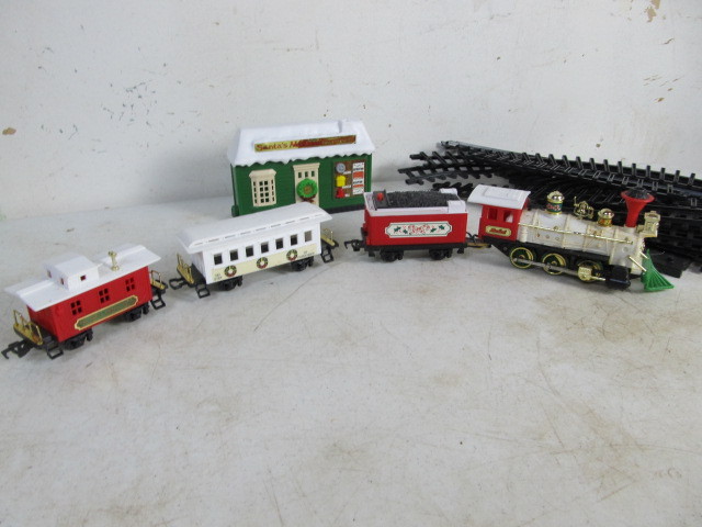 lot 104 image: Vintage NEW BRIGHT Train Set wTrack #2