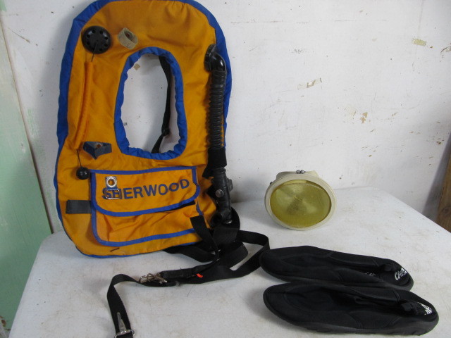 lot 106 image: Sherwood Flotation Vest