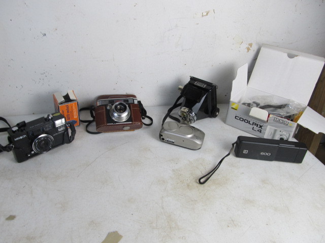 lot 131 image: Group of Vintage & Newer Cameras