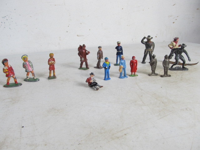 lot 140 image: Lot of Vintage Painted Lead Toy Figures