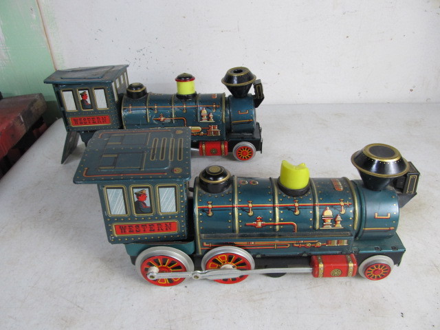 lot 143 image: Vintage Tin Toy Trains