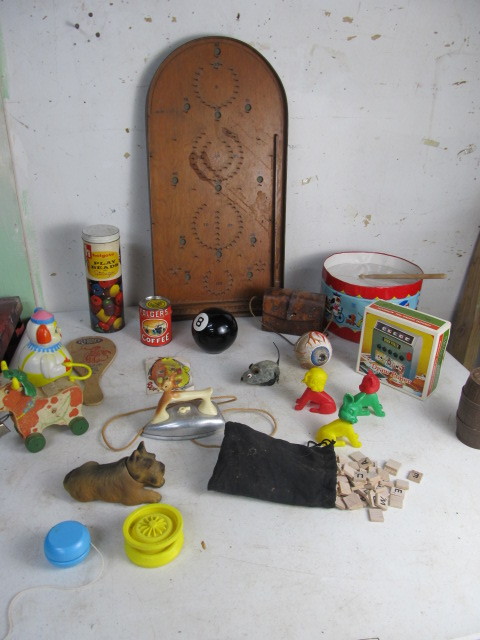 lot 144 image: Lot of Vintage Toys & Games