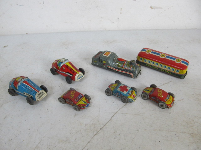 lot 165 image: Vintage Tin Toy Race Cars etc