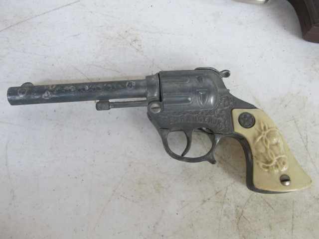 lot 175 image: Group of Vintage Toy Cap Guns