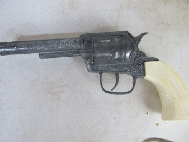 lot 176 image: Group of Vintage Toy Cap Guns #2