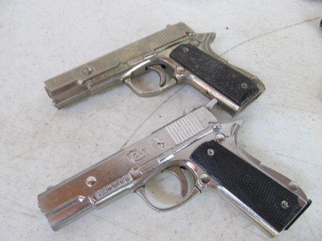 lot 182 image: Lot of Vintage Small Toy Guns