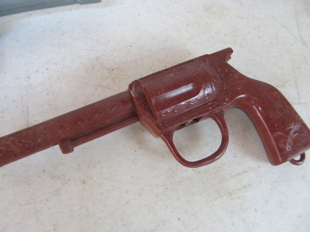 lot 183 image: Lot of Vintage Toy Guns etc