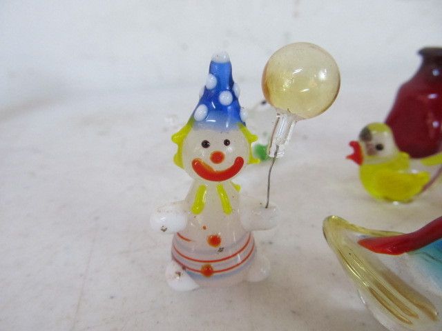 lot 128 image: Group of Hand Made Art Glass Miniatures