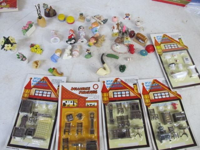lot 149 image: Large Lot of Vintage etc Miniatures