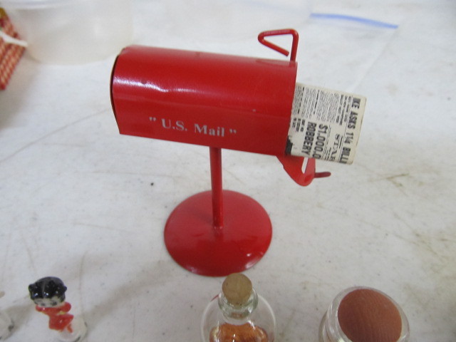 lot 150 image: Large Lot of Vintage etc Miniatures