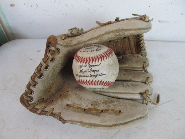 lot 134 image: Group of Vintage Baseball Cards Tattoos etc