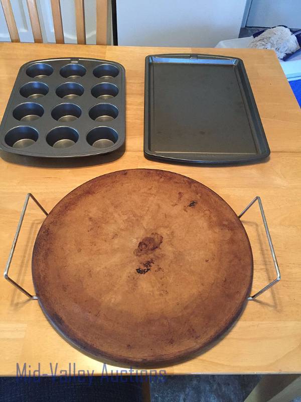 Sold at Auction: Pampered Chef Stone Baking Sheet