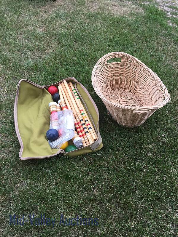 Croquet set & basket