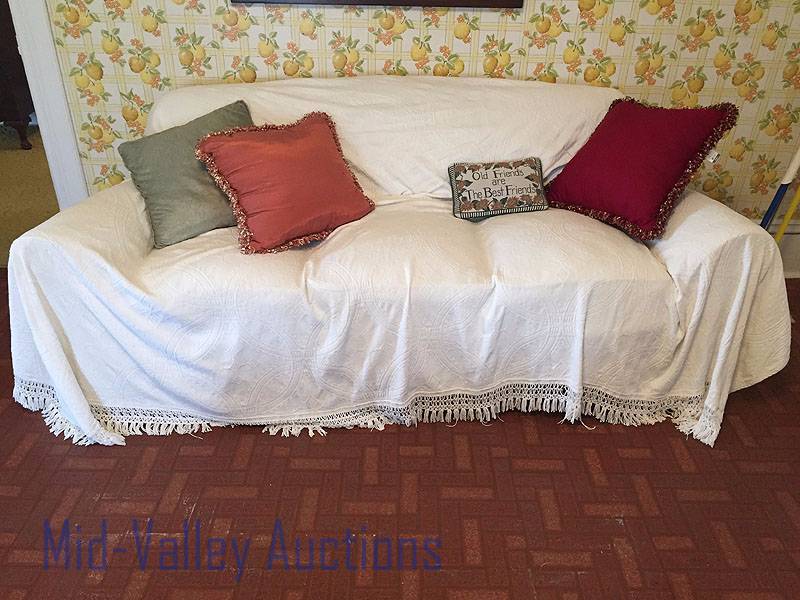 Queen bed cover and pillows