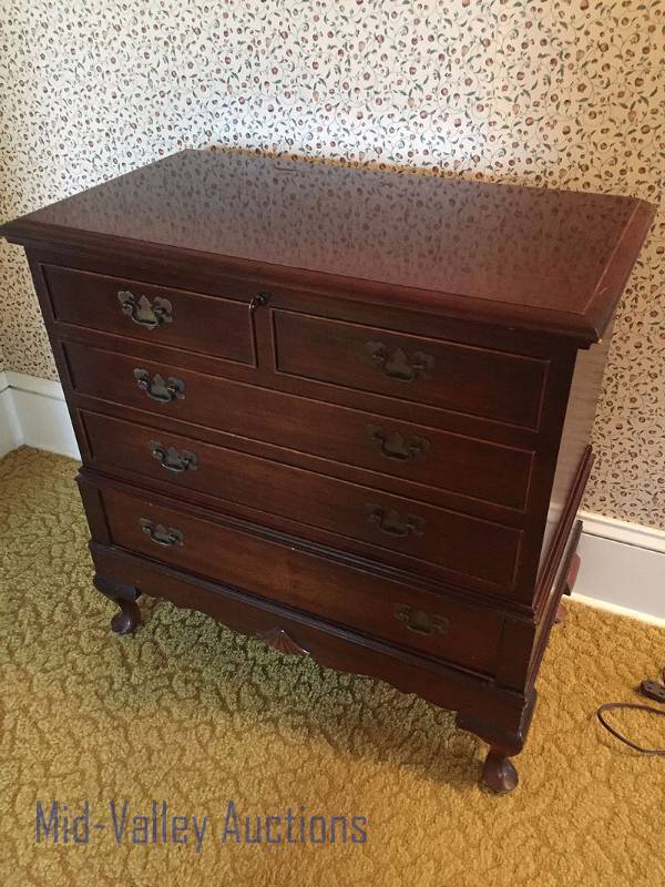 Lane upright cedar chest