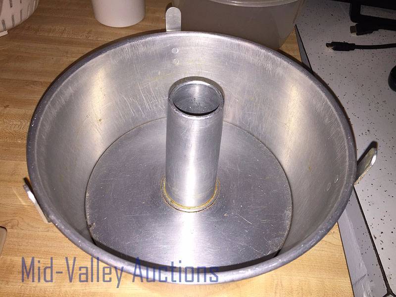 Tupperware & baking supplies