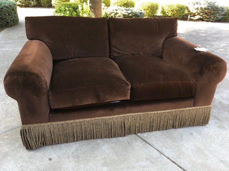 lot 1 image: RALPH LAUREN - POLO, VELVET COUCH