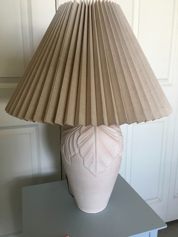 lot 14 image: TABLE LAMP