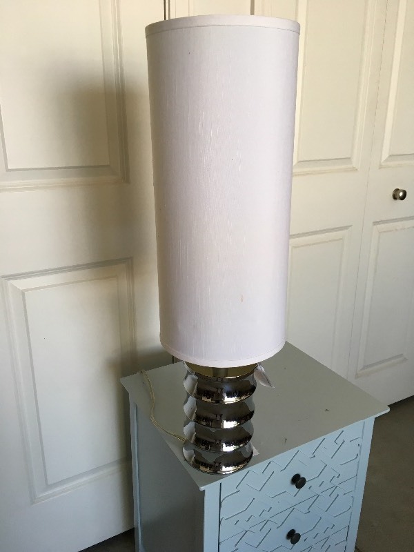 lot 16 image: SILVER COLORED TABLE LAMP