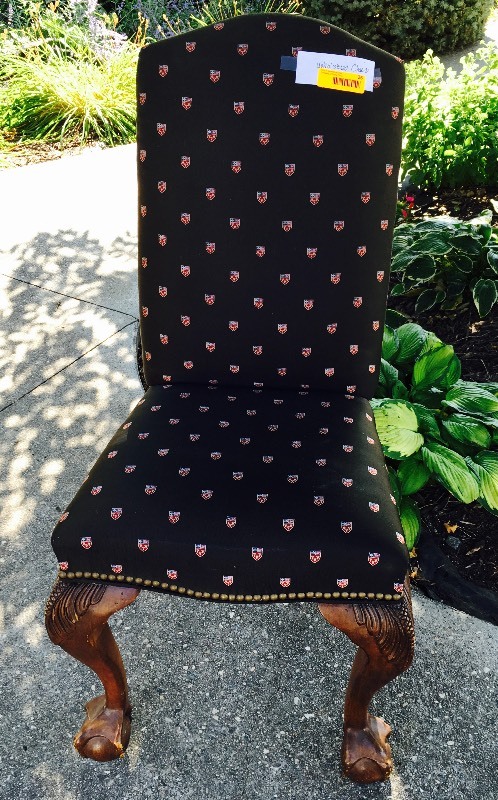 lot 26 image: UPHOLSTERED CHAIR