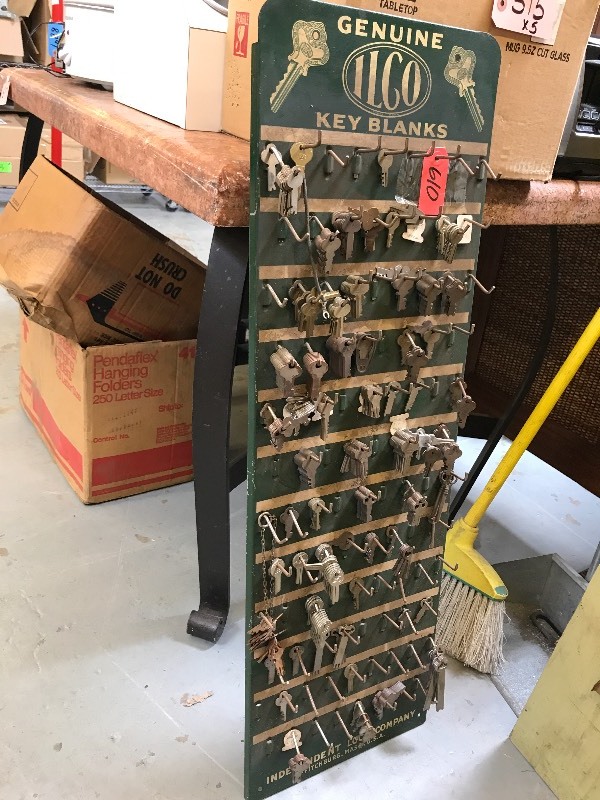 DISPLAY BOARD OF KEY BLANKS