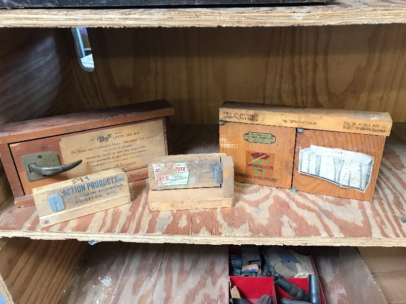 CABINET CATCH LOT