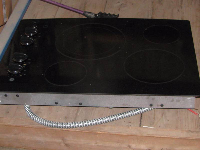 G.E. Glass Top Electric Counter Range