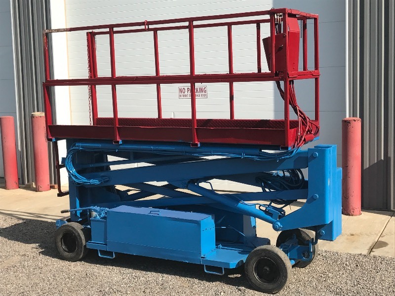 lot 1 image: Sky Witch Commercial Aerial Lift
