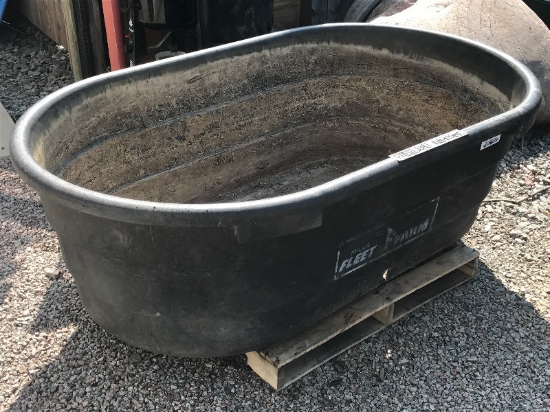 lot 3 image: Fleet Farm Water Tank