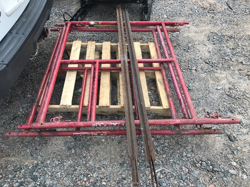 lot 12 image: Lot Of Scaffolding