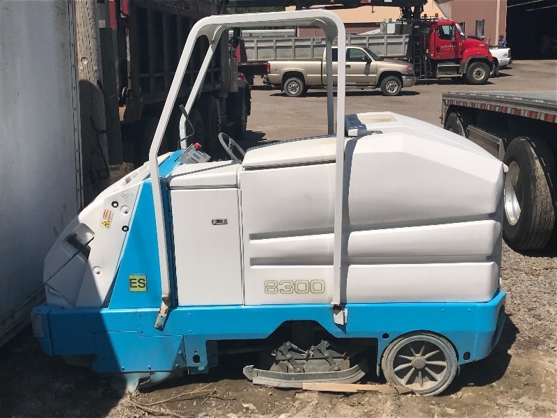 lot 2 image: Tennant Commercial Floor Scrubber