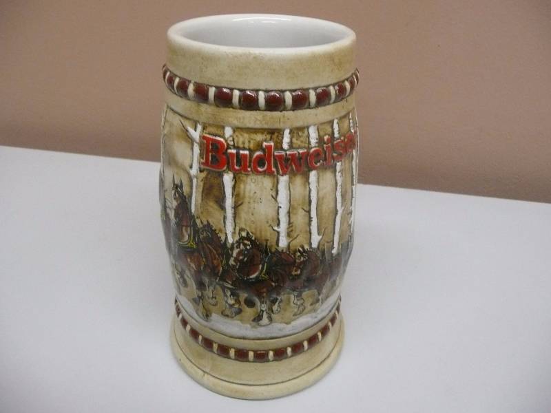 lot 28 image: Budweiser 1981 Clydesdale Snowy Woodlands Holiday Stein CS50 Ceramarte Brazil - GREAT CONDITION - SEE PICTURES