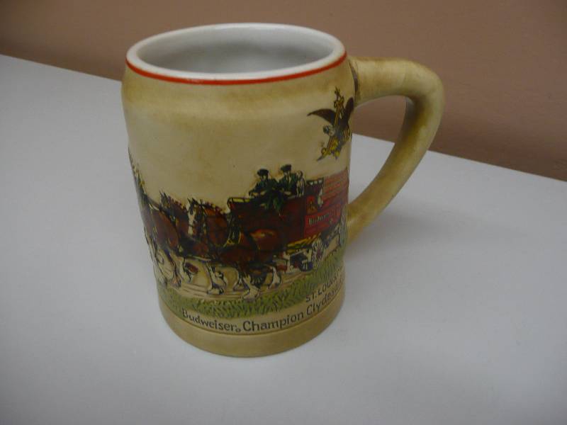 lot 29 image: Anheuser-Busch Budweiser 1980 Christmas Holiday Stein 1st in-series - GREAT CONDITION - SEE PICTURES