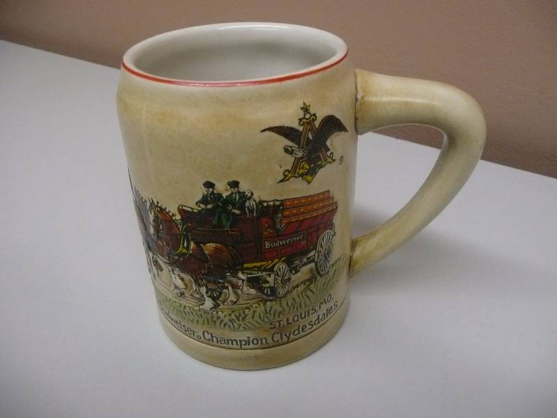 lot 30 image: Anheuser-Busch Budweiser 1980 Christmas Holiday Stein 1st in-series - GREAT CONDITION - SEE PICTURES
