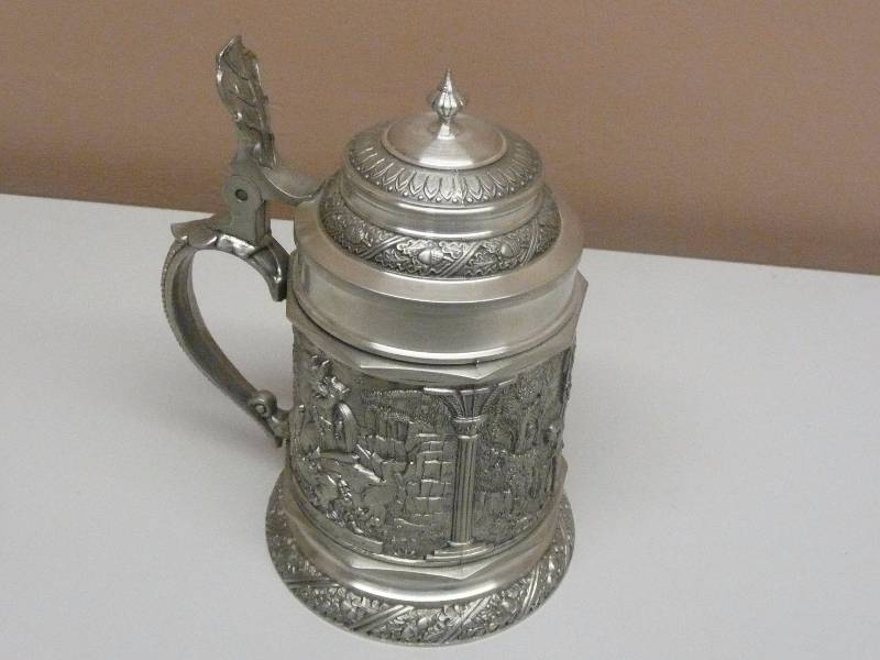 lot 34 image: Vintage Awesome Viking - BMF, ZINN PWETER STEIN  95%  6 34 TALL - Very good condition - See Pictures - Perfect For Any Vikings Fan